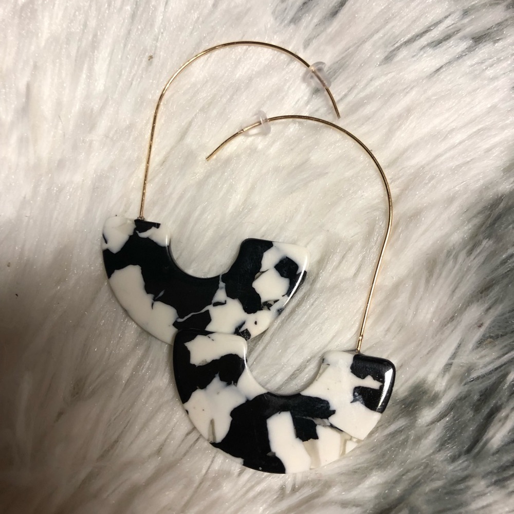 Black & White Tortoise Fish Hook Earrings!🌟🌟